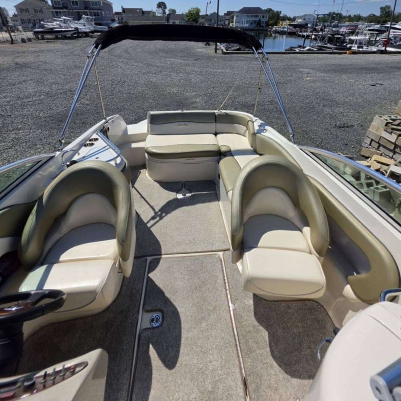 A photo of this 2005 Sea Ray 240 Sundeck