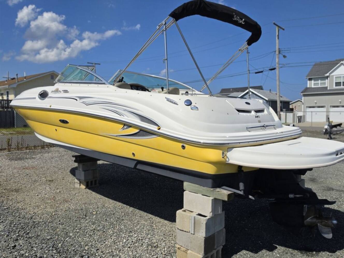 A photo of this 2005 Sea Ray 240 Sundeck