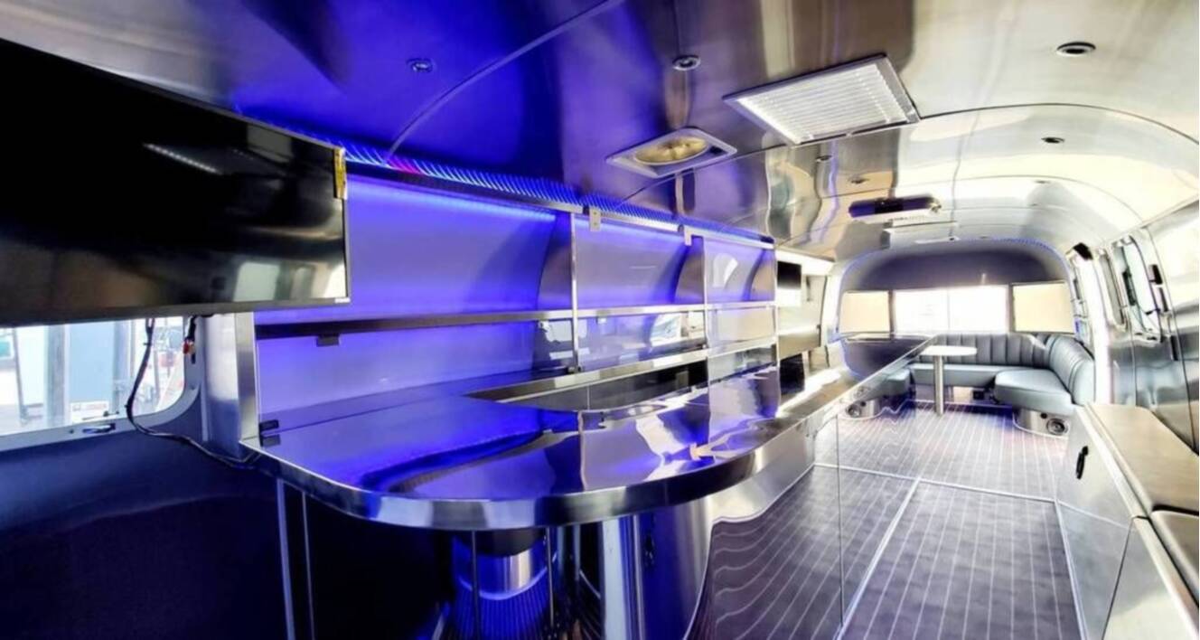 A photo of this 2007 Airstream Classic 34 (Bar & Lounge)