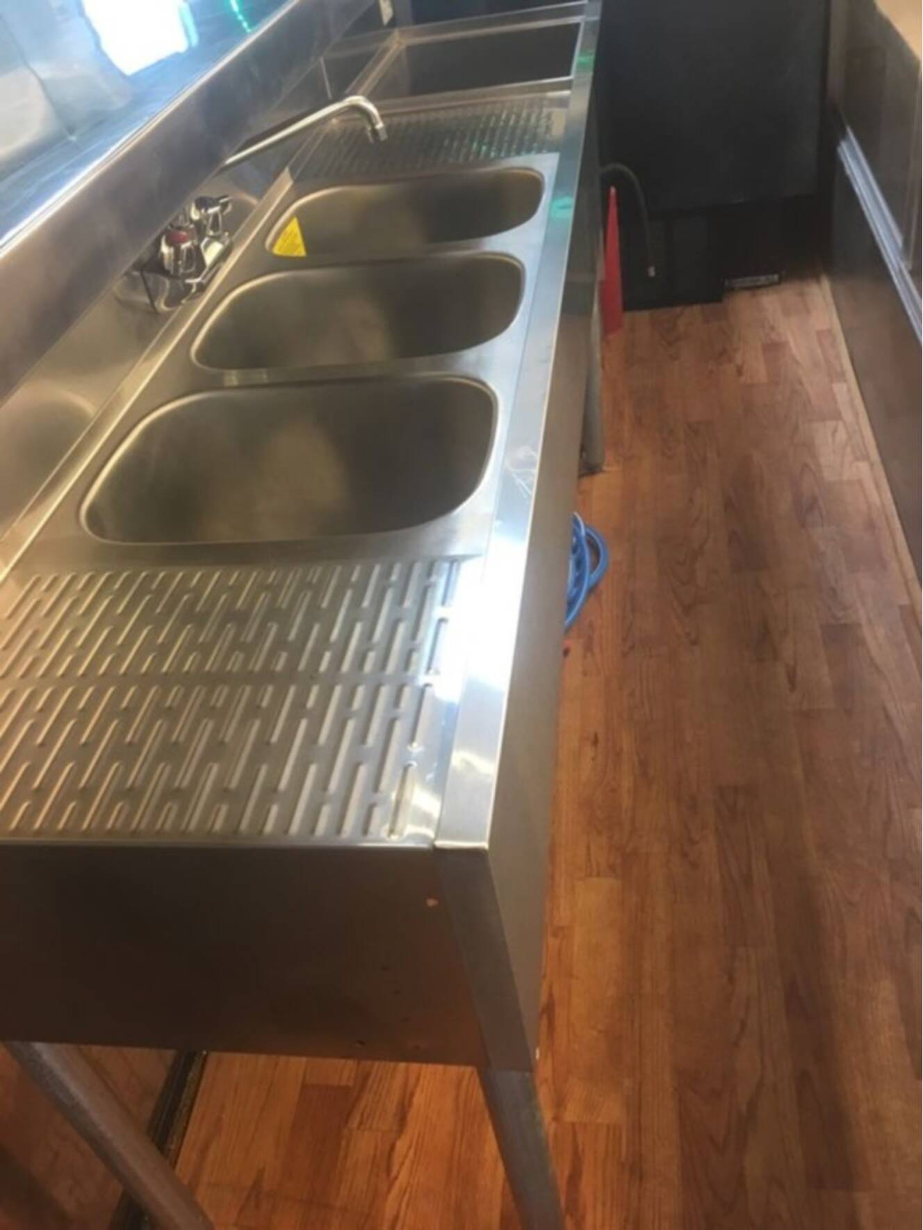 A photo of this 2007 Airstream Classic 34 (Bar & Lounge)