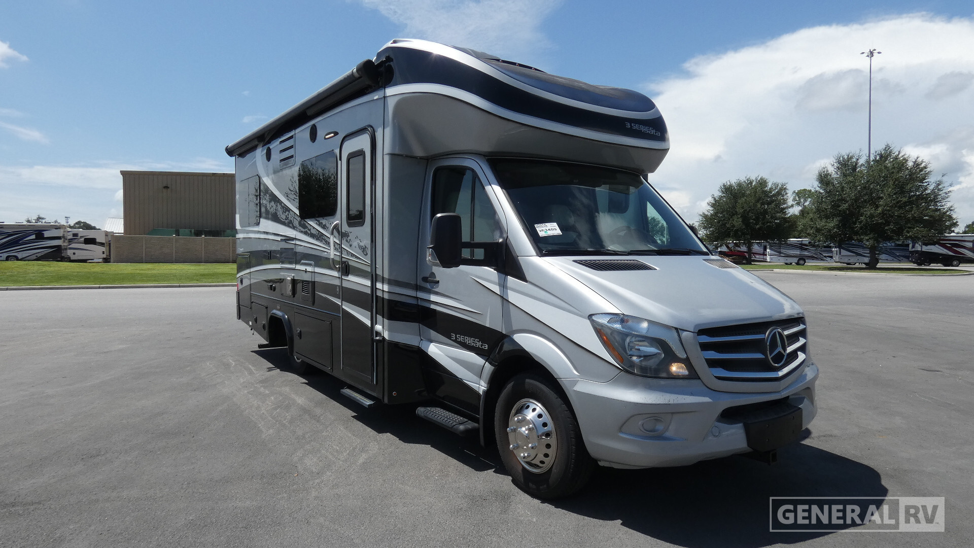 2017 Dynamax ISATA 24RWM RV