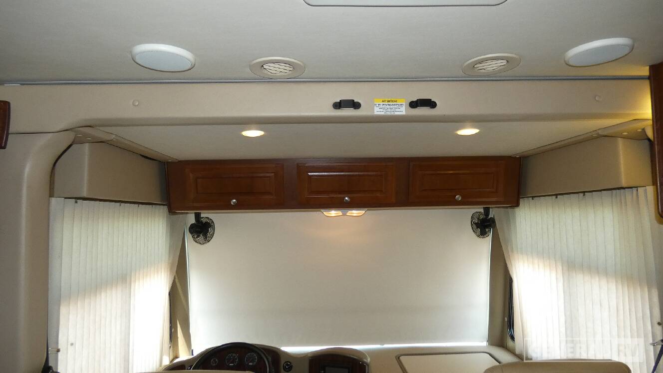 A photo of this 2014 Thor Motor Coach PALAZZO 33.2