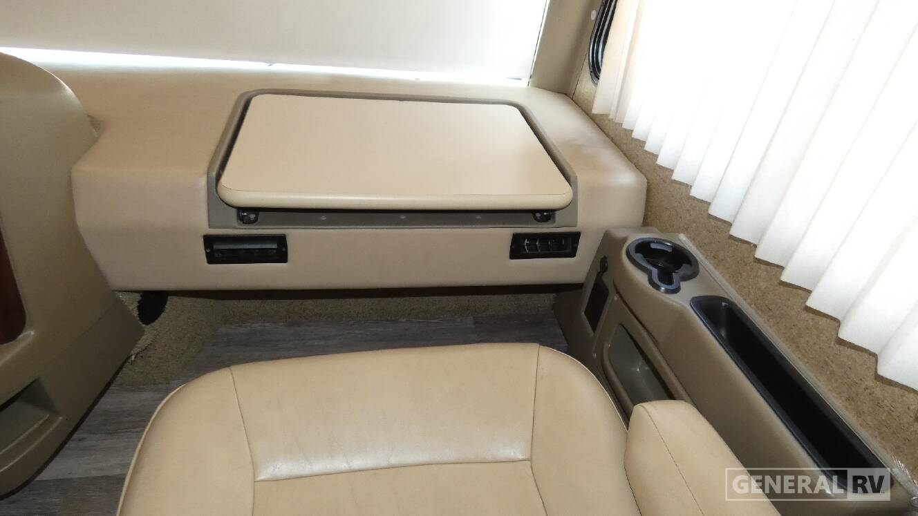 A photo of this 2014 Thor Motor Coach PALAZZO 33.2