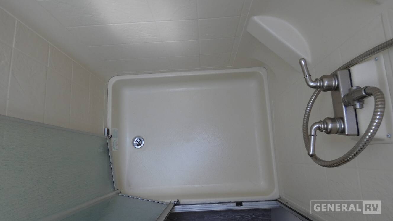 A photo of this 2014 Thor Motor Coach PALAZZO 33.2