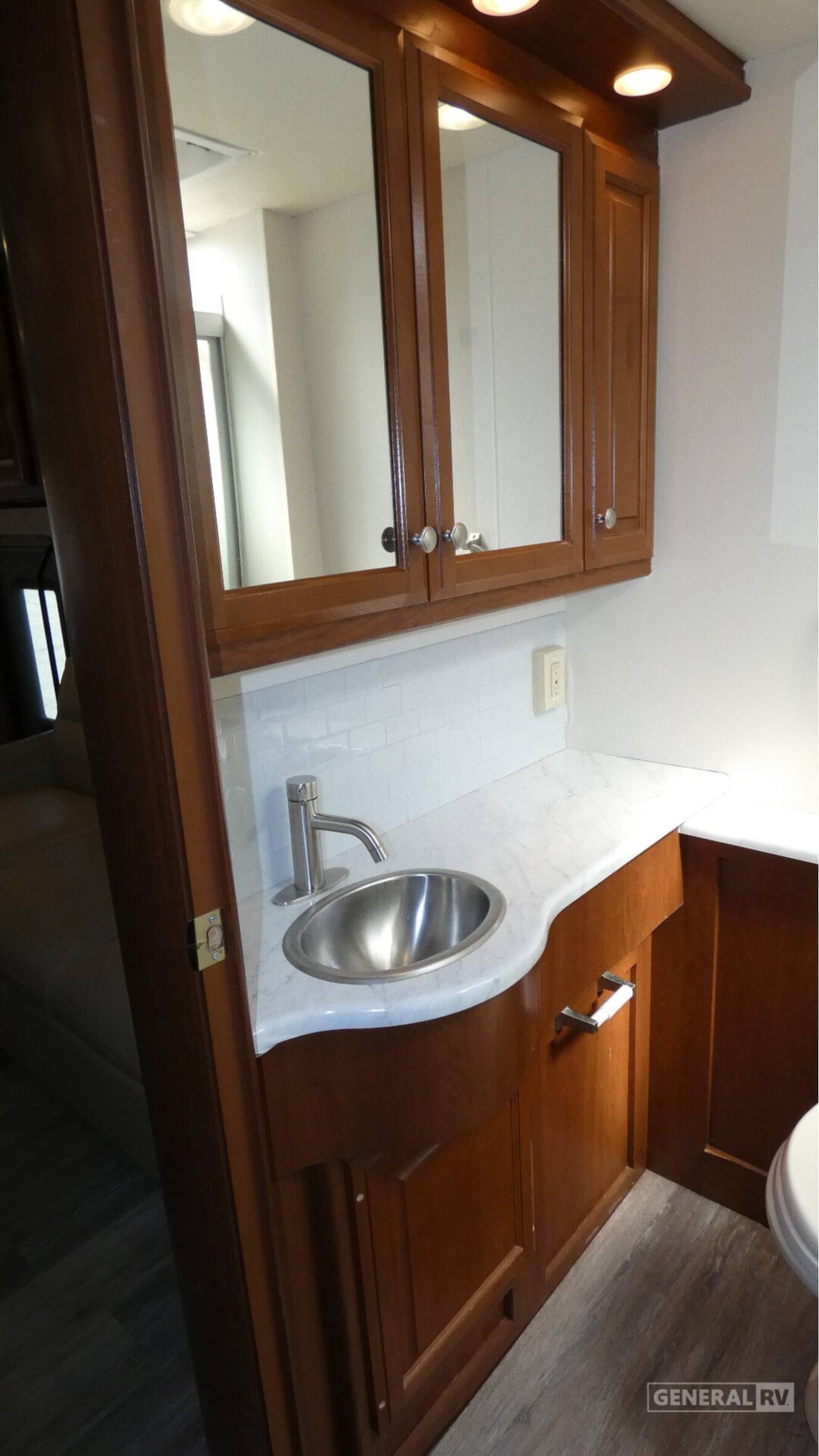 A photo of this 2014 Thor Motor Coach PALAZZO 33.2