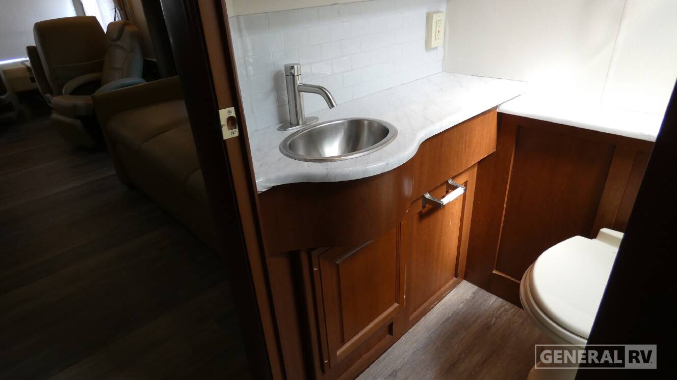 A photo of this 2014 Thor Motor Coach PALAZZO 33.2