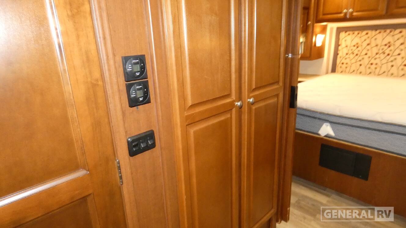 A photo of this 2014 Thor Motor Coach PALAZZO 33.2