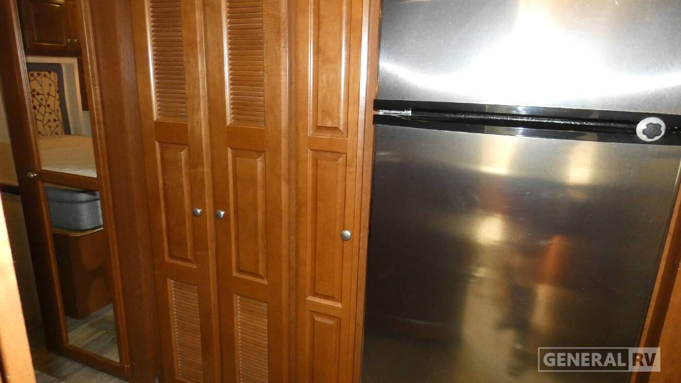 A photo of this 2014 Thor Motor Coach PALAZZO 33.2