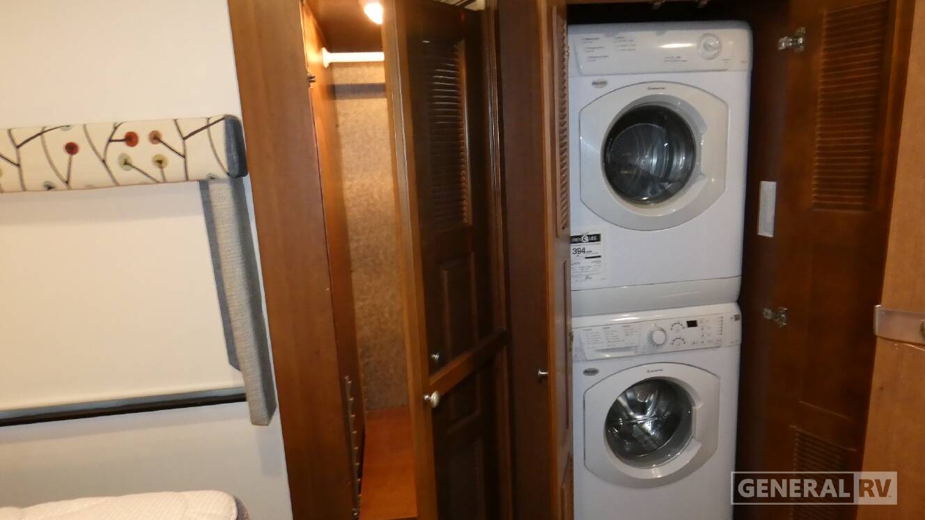 A photo of this 2014 Thor Motor Coach PALAZZO 33.2