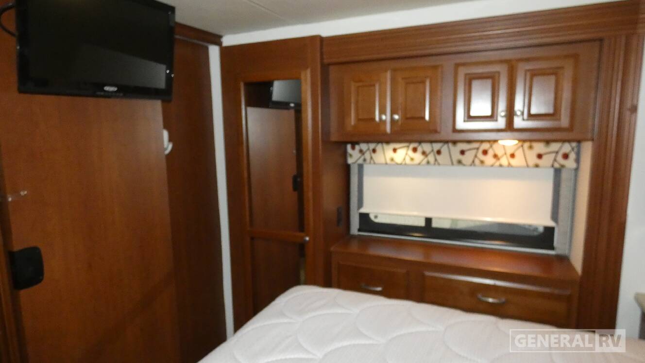 A photo of this 2014 Thor Motor Coach PALAZZO 33.2