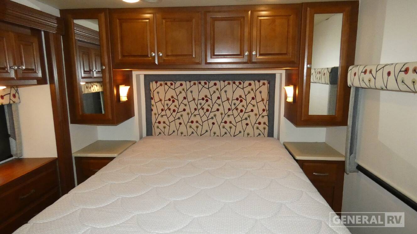A photo of this 2014 Thor Motor Coach PALAZZO 33.2