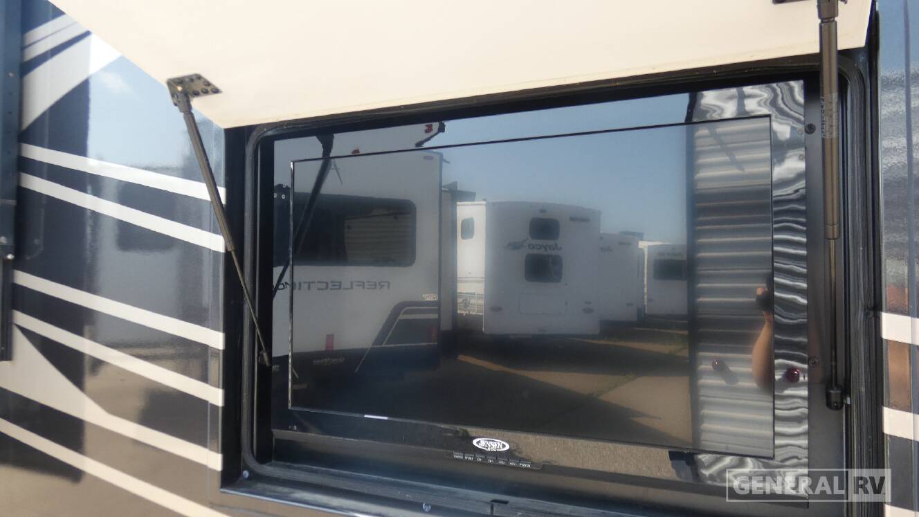 A photo of this 2014 Thor Motor Coach PALAZZO 33.2