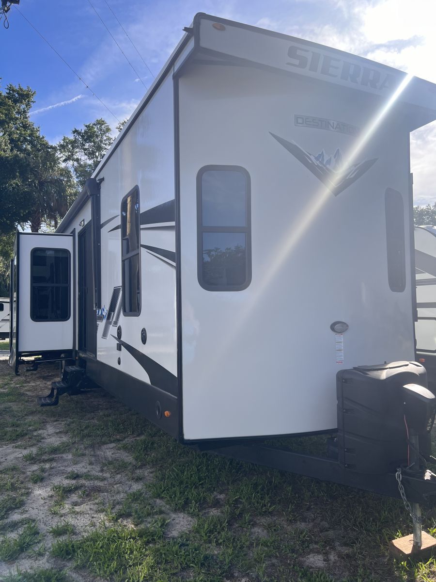 2022 Forest River SIERRA DESTINATION 403RD in ocala FL