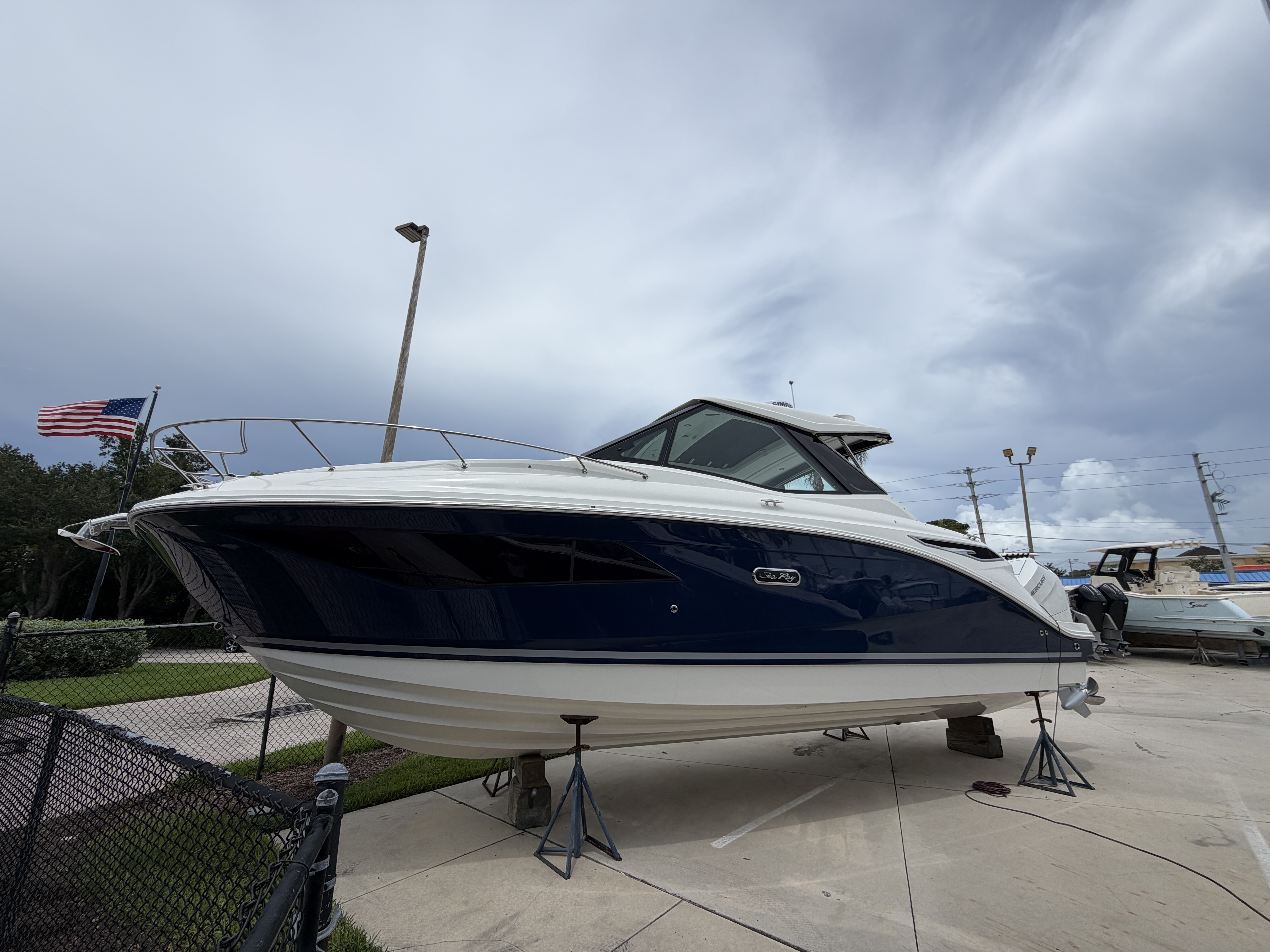 2027 Sea Ray Sundancer 320 Outboard 390 in stuart FL