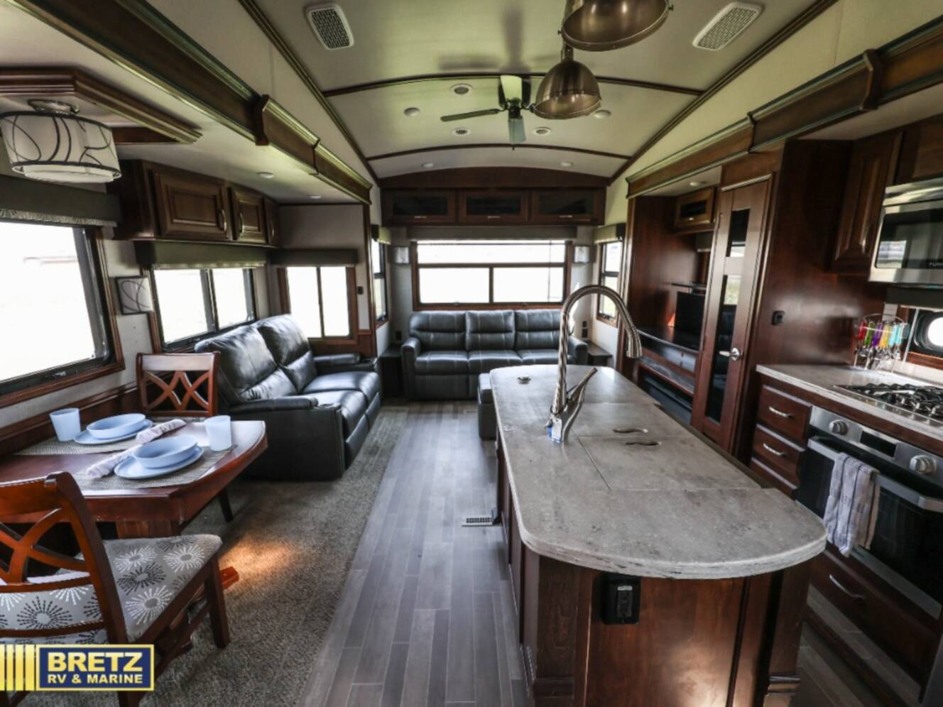 A photo of this 2019 Jayco Pinnacle 36SSWS