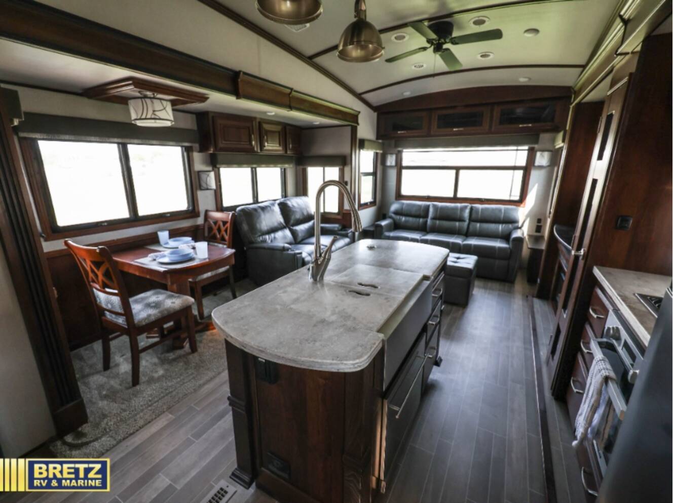 A photo of this 2019 Jayco Pinnacle 36SSWS