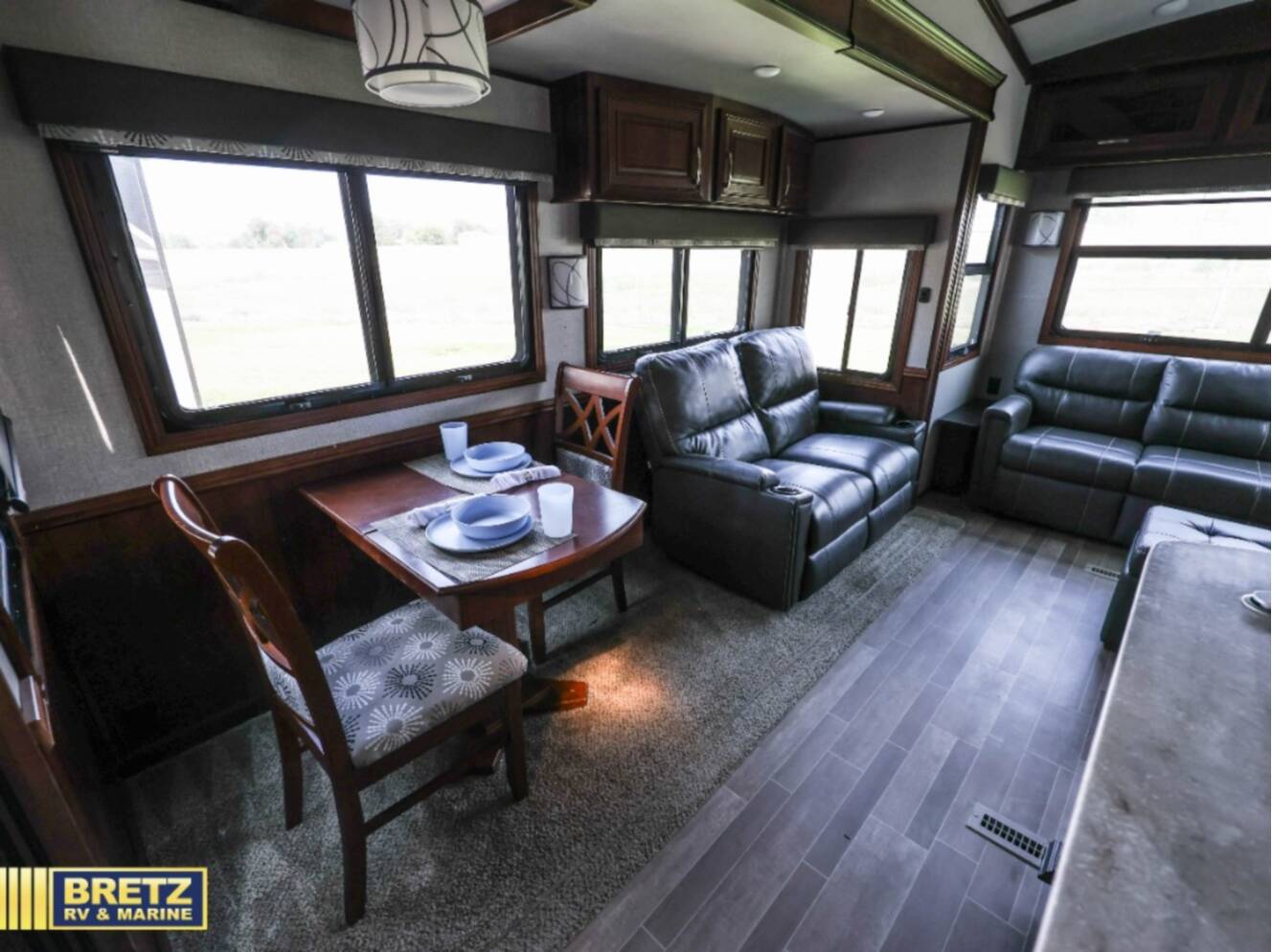 A photo of this 2019 Jayco Pinnacle 36SSWS