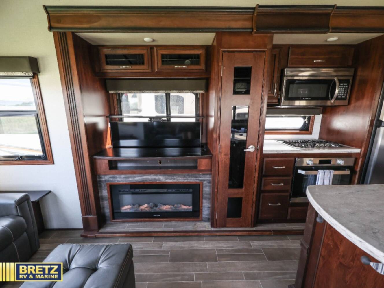 A photo of this 2019 Jayco Pinnacle 36SSWS