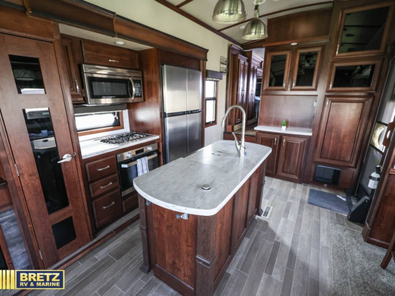 A photo of this 2019 Jayco Pinnacle 36SSWS