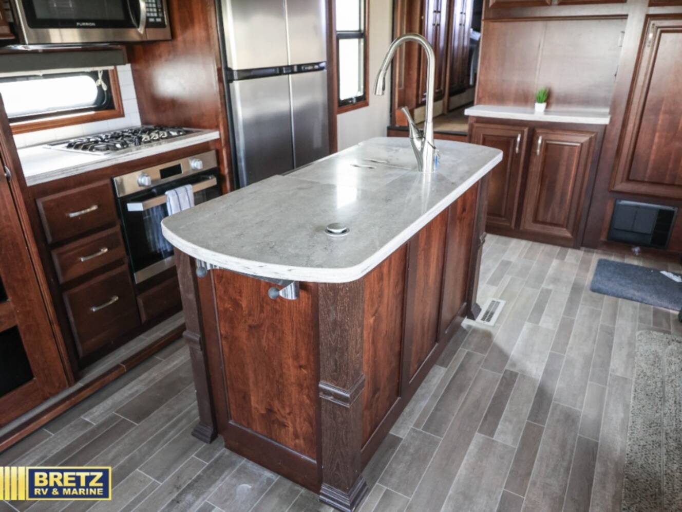 A photo of this 2019 Jayco Pinnacle 36SSWS
