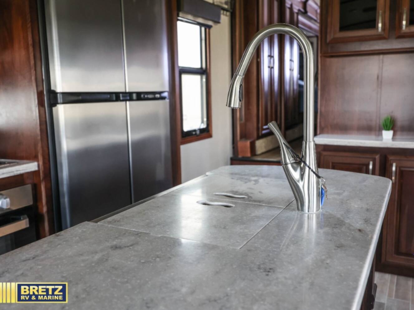 A photo of this 2019 Jayco Pinnacle 36SSWS