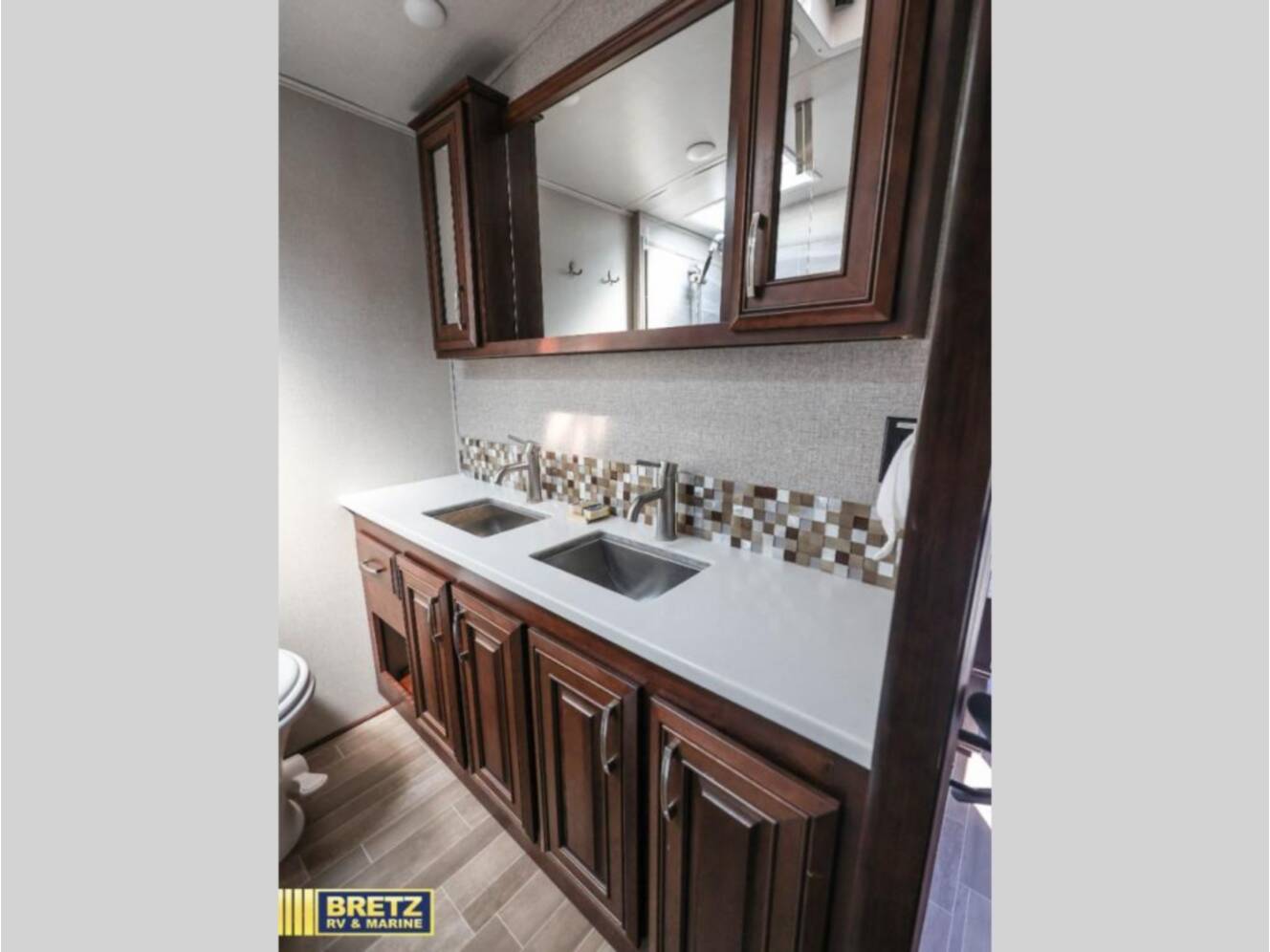 A photo of this 2019 Jayco Pinnacle 36SSWS