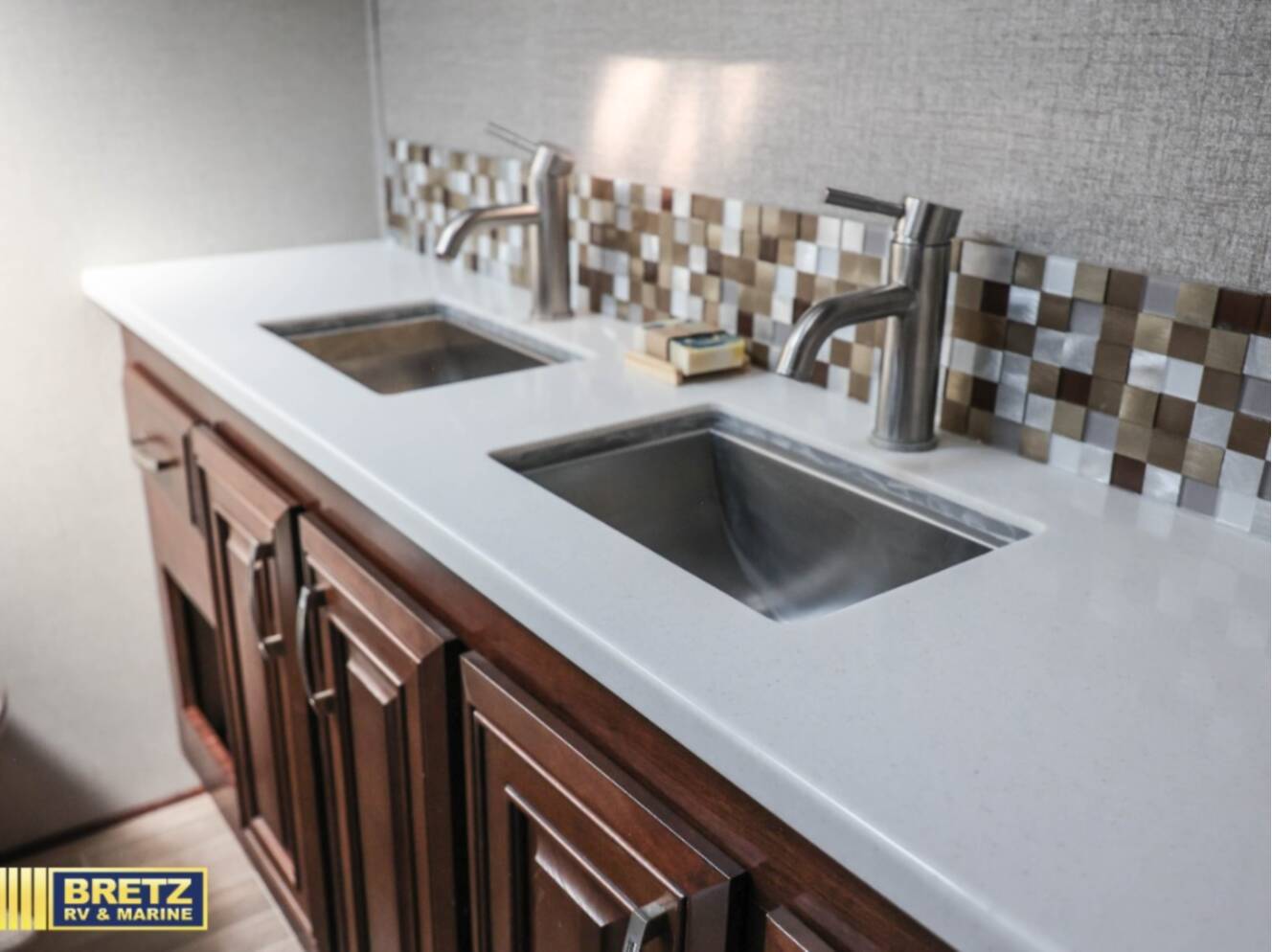 A photo of this 2019 Jayco Pinnacle 36SSWS