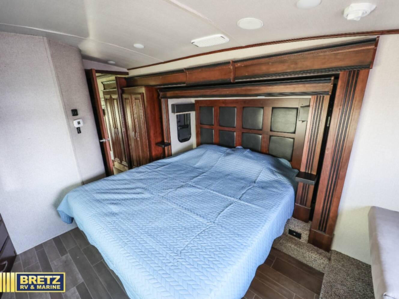 A photo of this 2019 Jayco Pinnacle 36SSWS