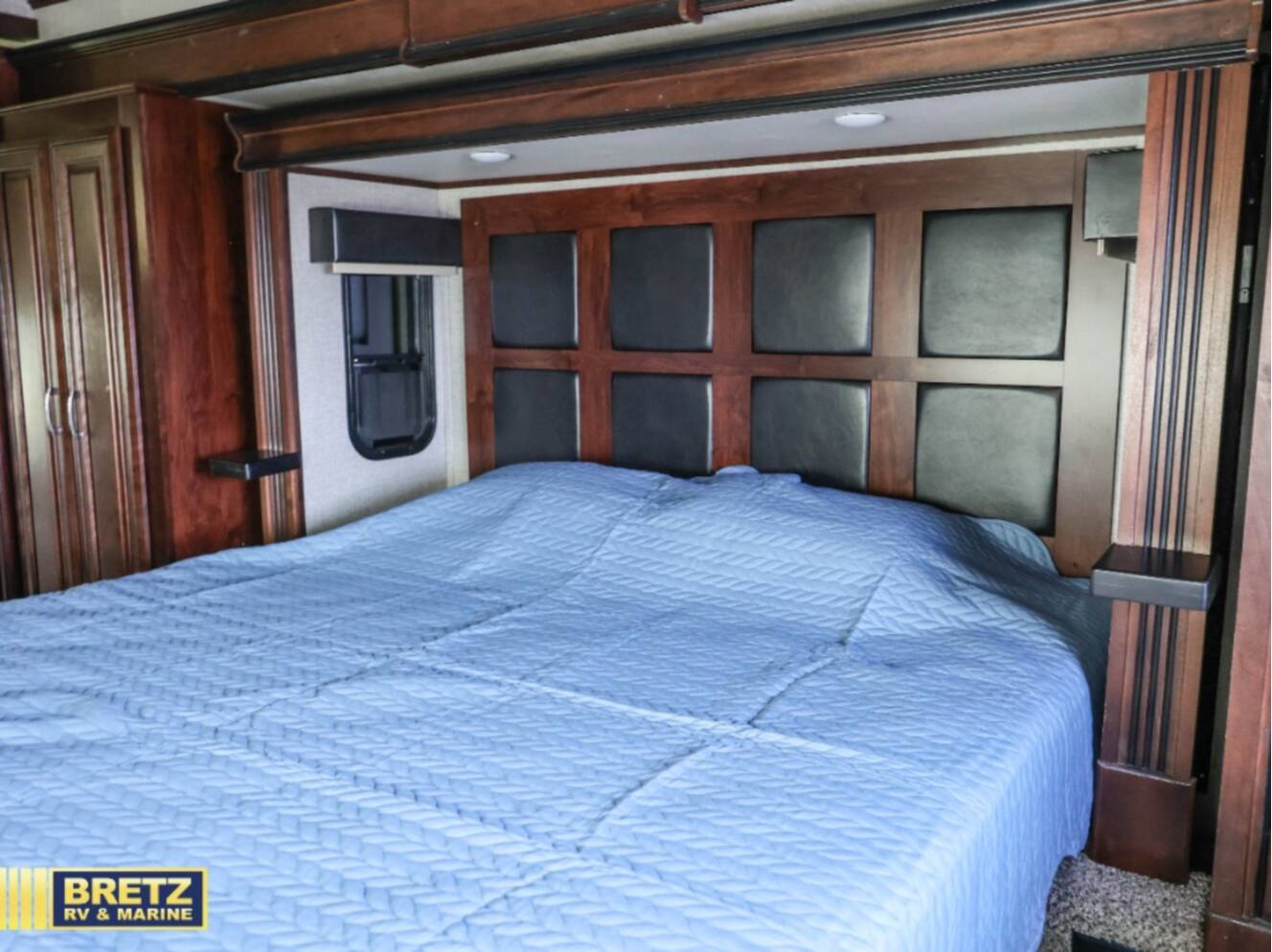 A photo of this 2019 Jayco Pinnacle 36SSWS