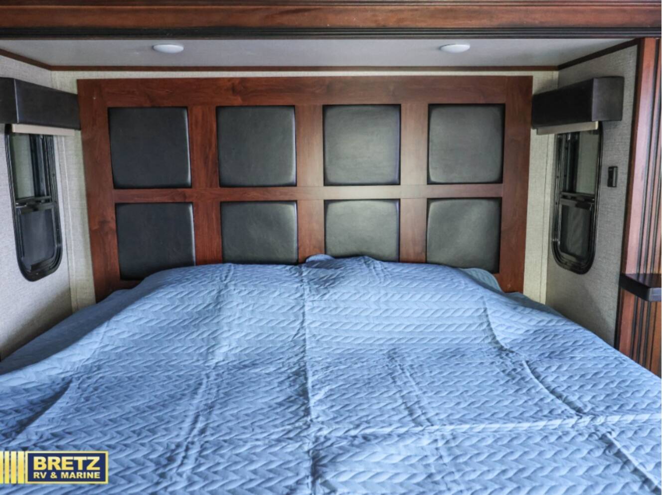 A photo of this 2019 Jayco Pinnacle 36SSWS