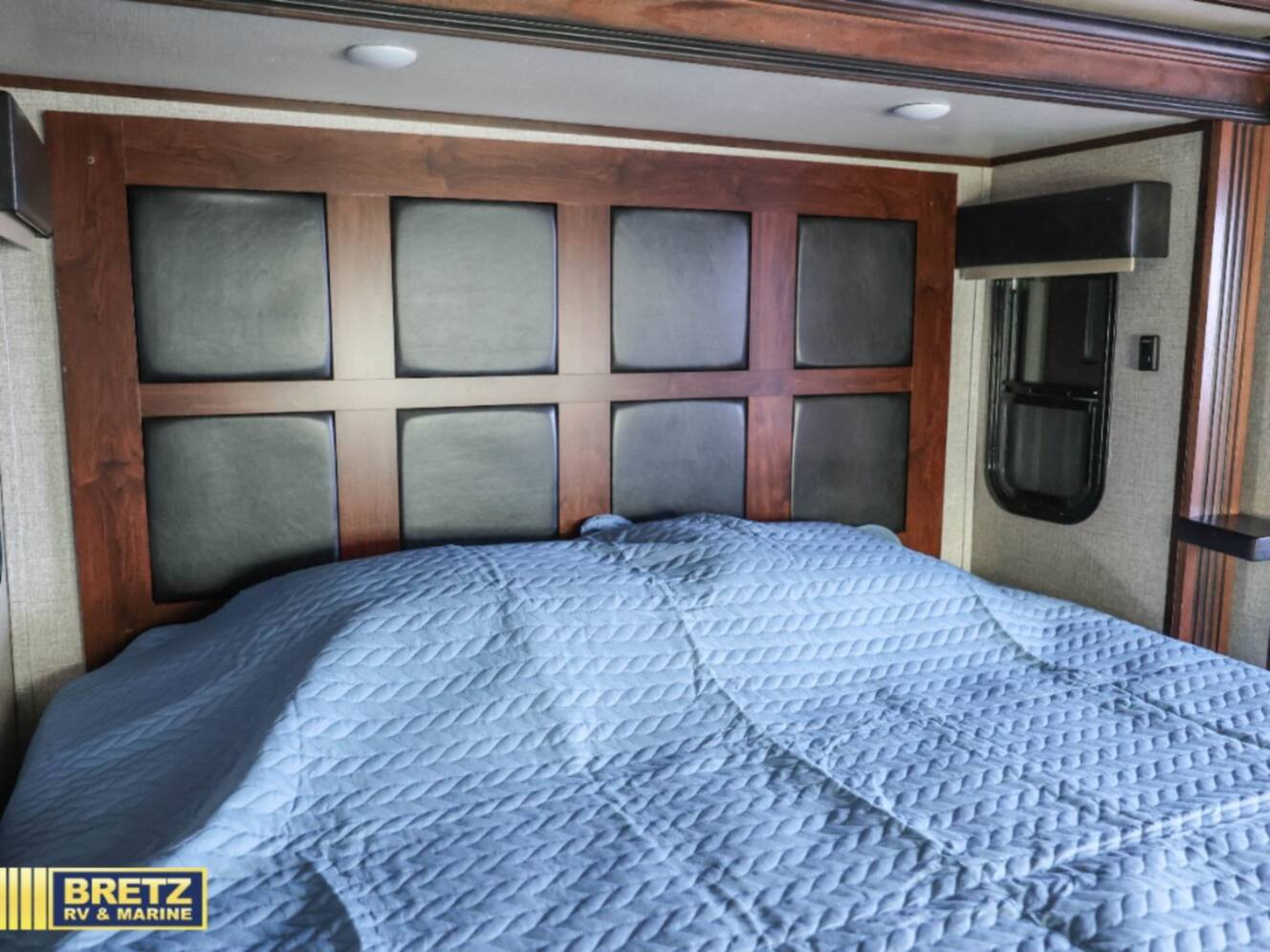 A photo of this 2019 Jayco Pinnacle 36SSWS
