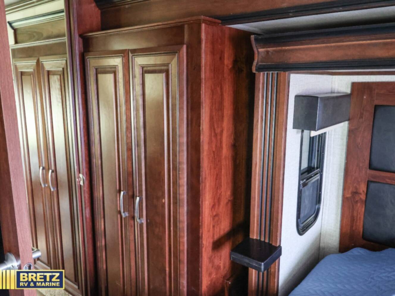 A photo of this 2019 Jayco Pinnacle 36SSWS