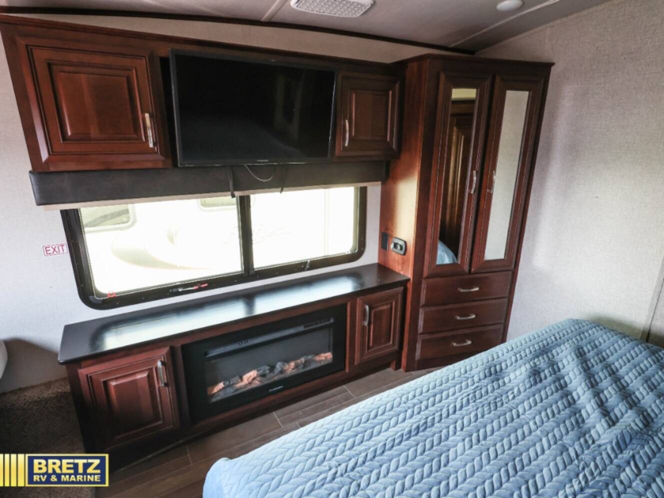 A photo of this 2019 Jayco Pinnacle 36SSWS