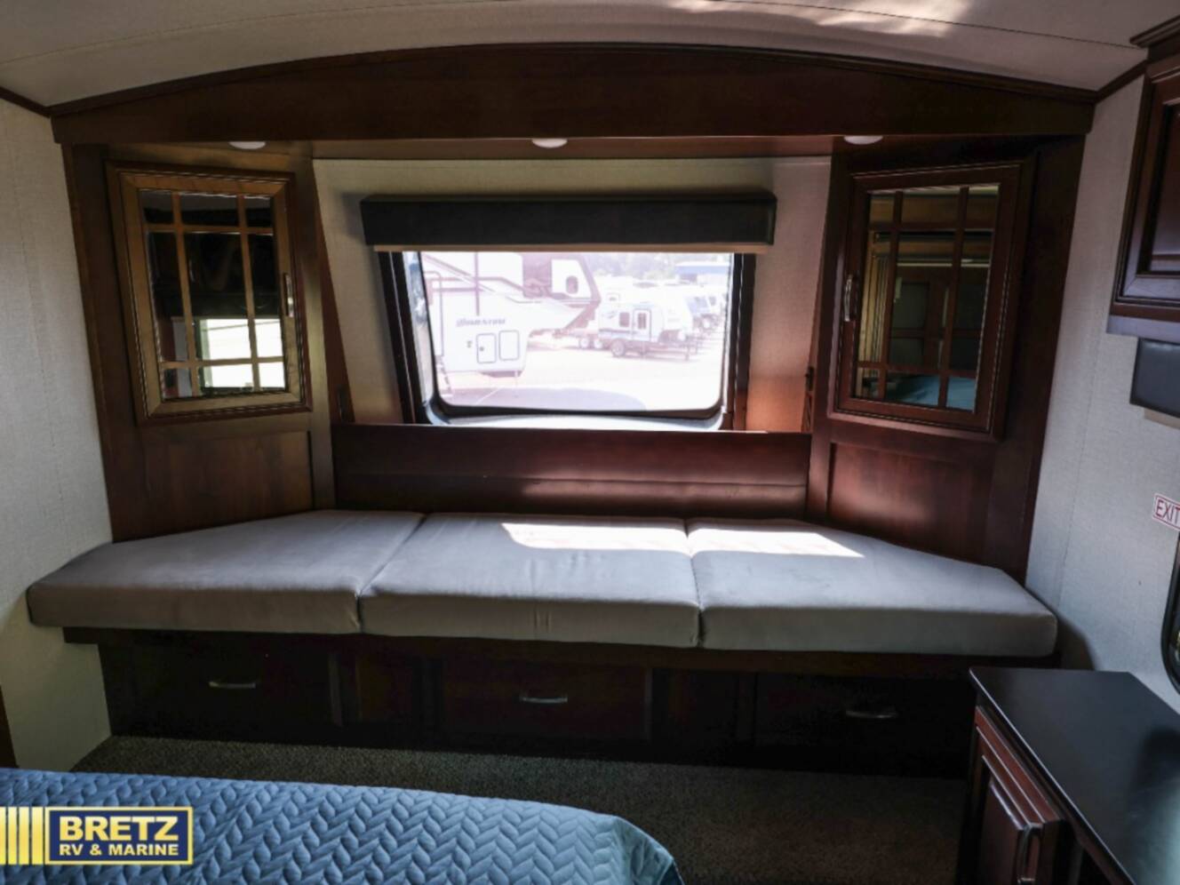 A photo of this 2019 Jayco Pinnacle 36SSWS