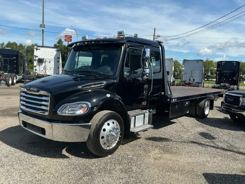 2025 Freightliner M2 106