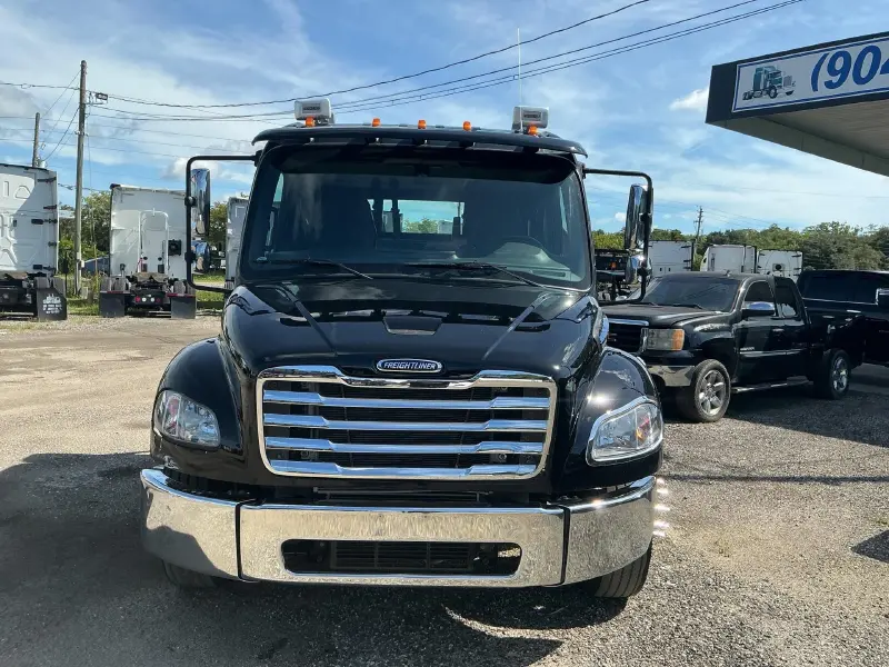 2025 Freightliner M2 106