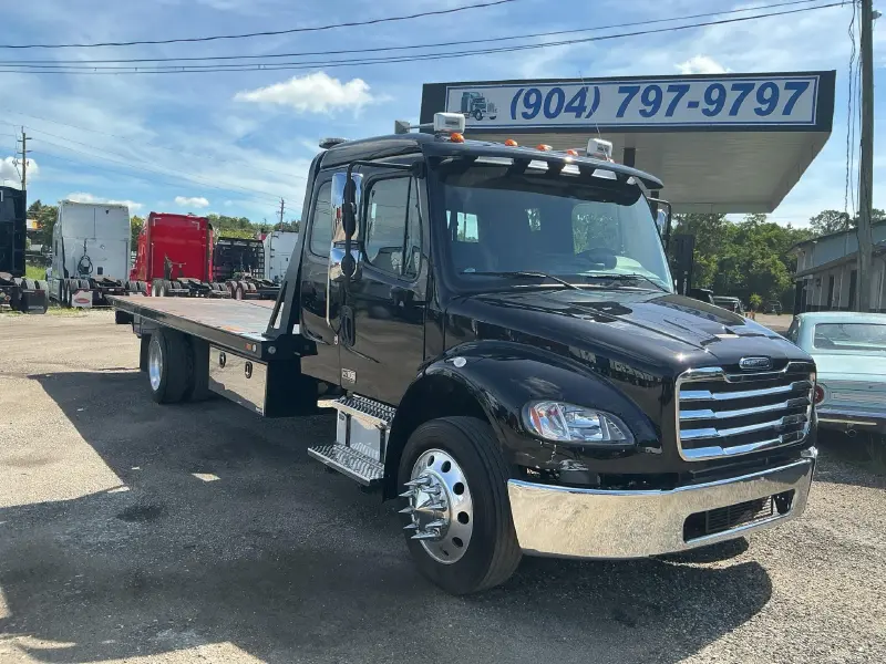 2025 Freightliner M2 106