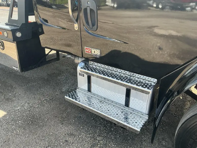 2025 Freightliner M2 106
