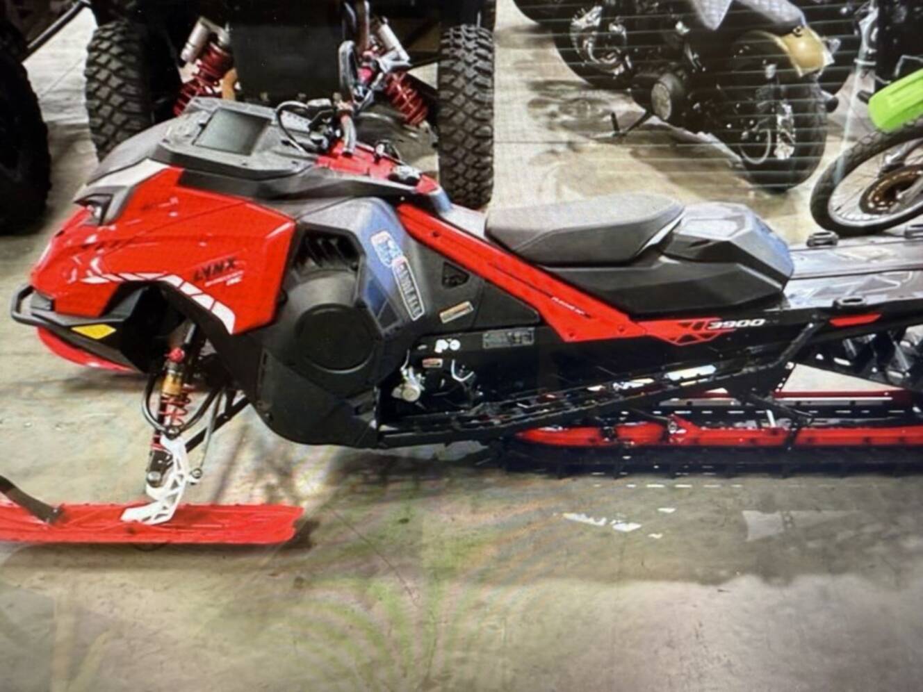 A photo of this 2026 Lynx® Shredder RE 850 E-TEC Turbo R 3900 Pow_3.0_10.25in_Red