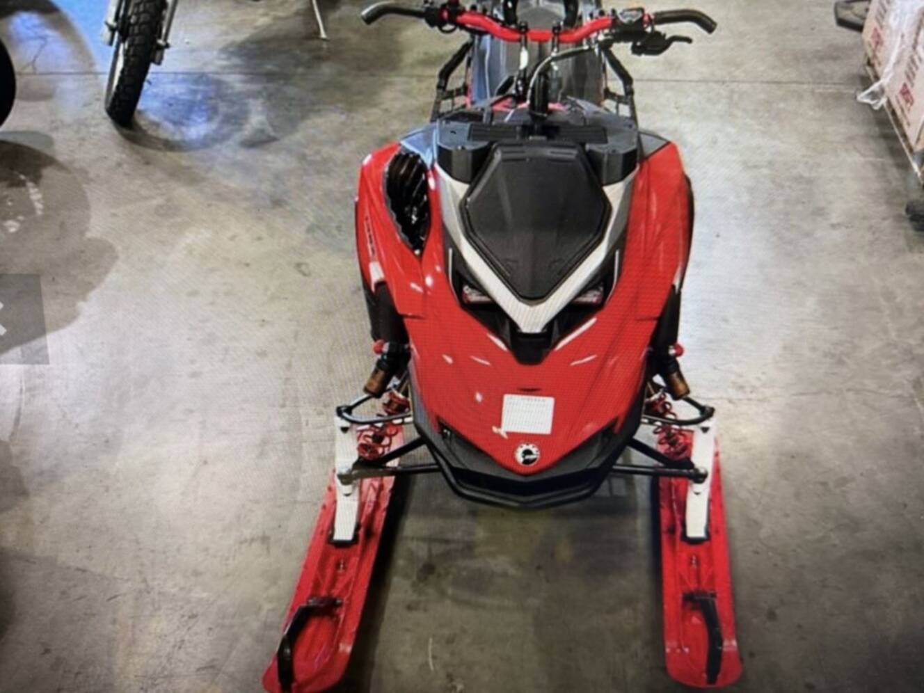 A photo of this 2026 Lynx® Shredder RE 850 E-TEC Turbo R 3900 Pow_3.0_10.25in_Red