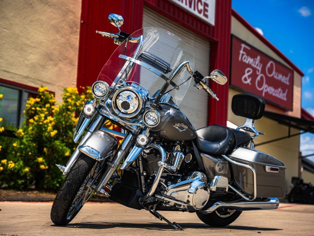 2017 Harley-Davidson® FLHR - Road King® in New Braunfels, TX