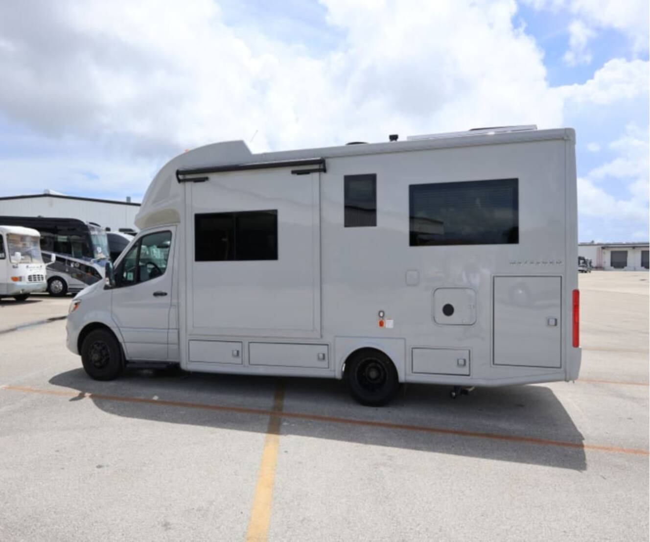 A photo of this 2027 Tiffin WAYFARER 25XLW