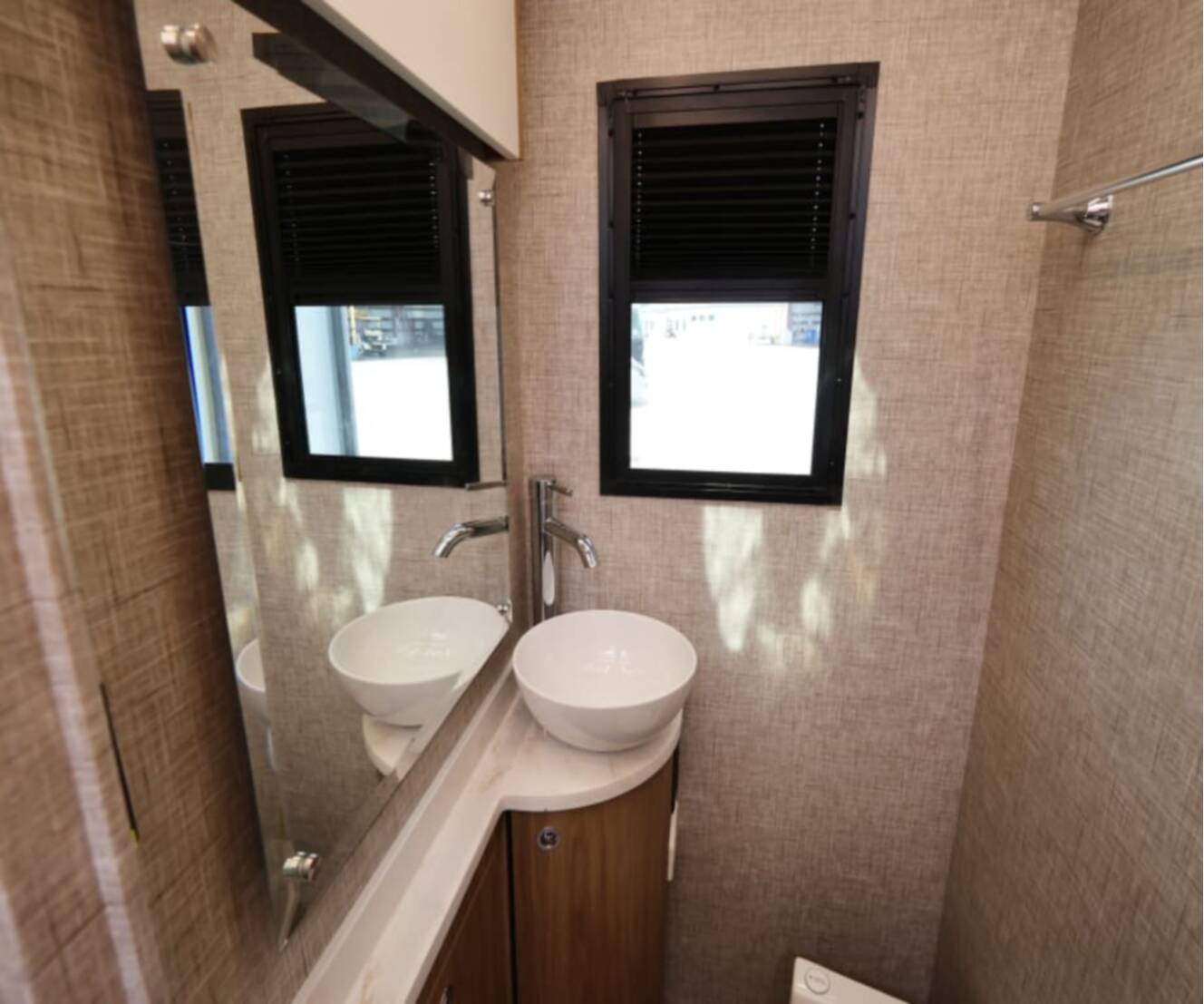 A photo of this 2027 Tiffin WAYFARER 25XLW