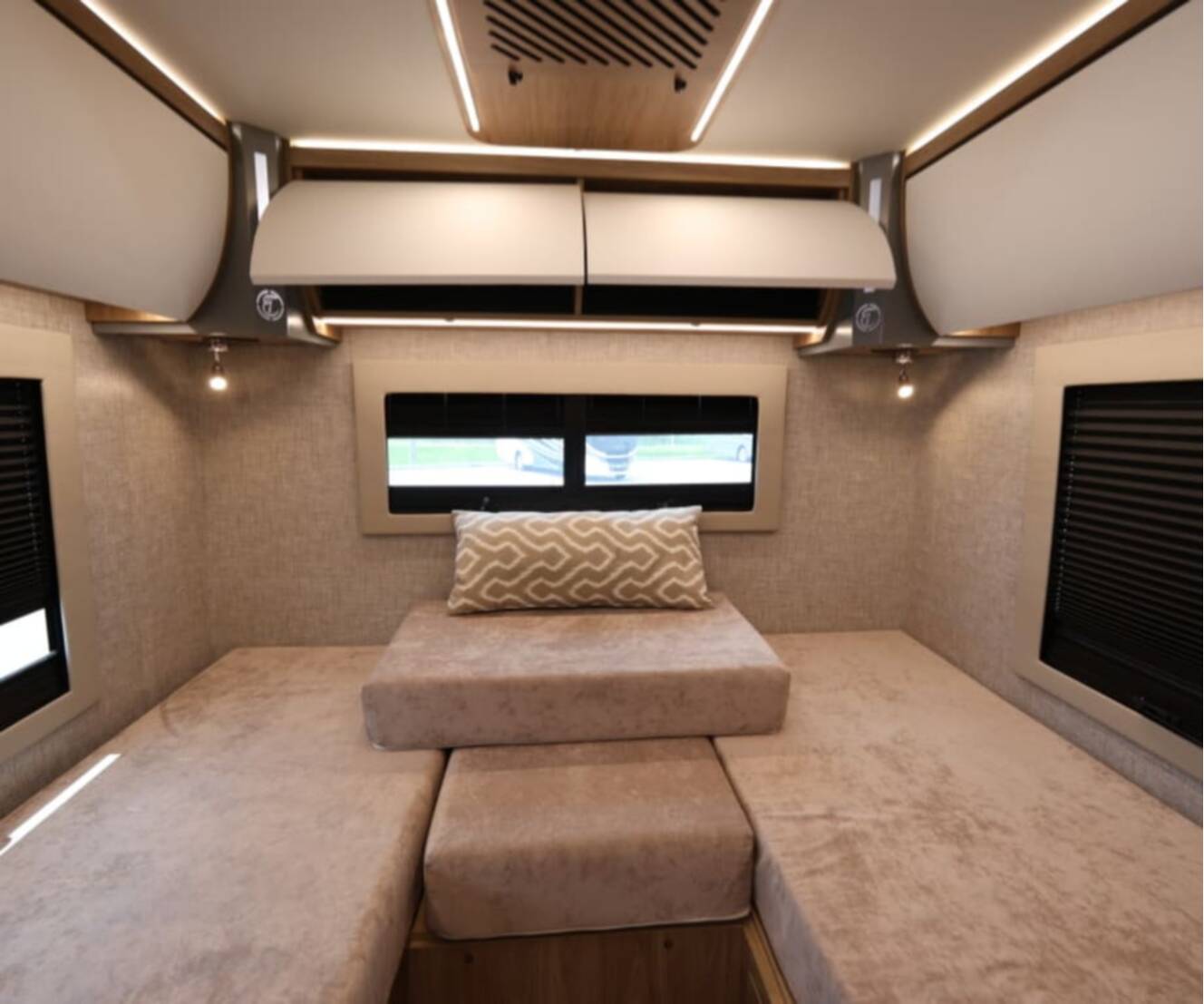 A photo of this 2027 Tiffin WAYFARER 25XLW