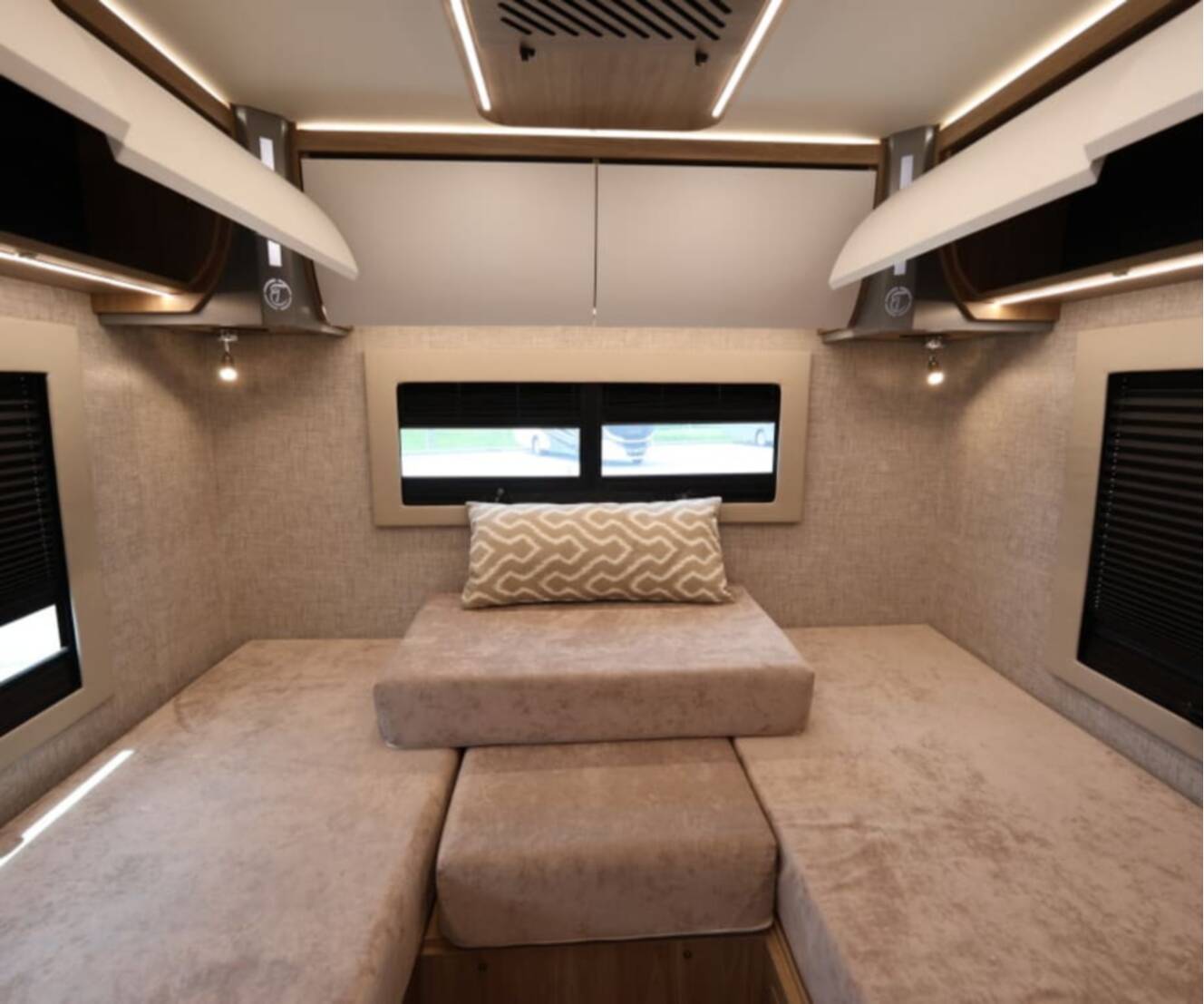 A photo of this 2027 Tiffin WAYFARER 25XLW