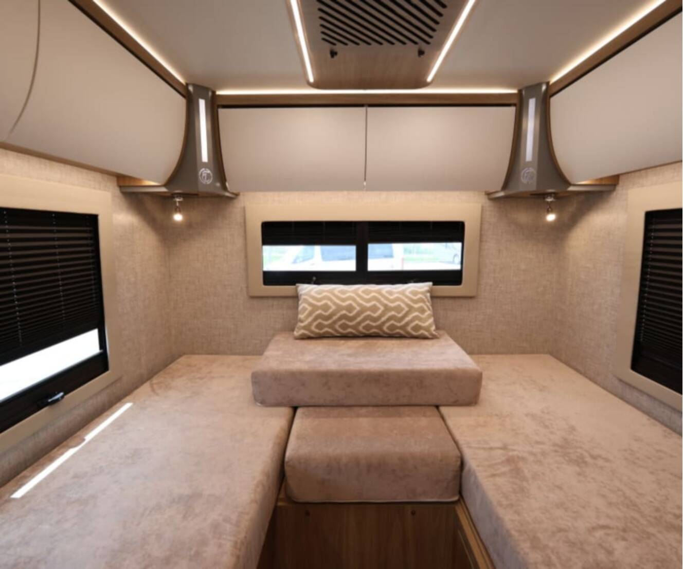 A photo of this 2027 Tiffin WAYFARER 25XLW
