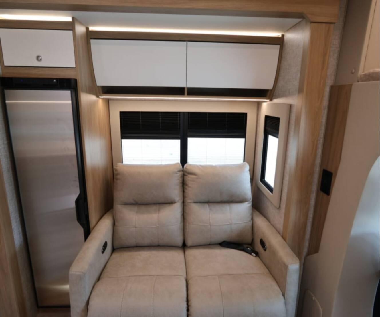 A photo of this 2027 Tiffin WAYFARER 25XLW