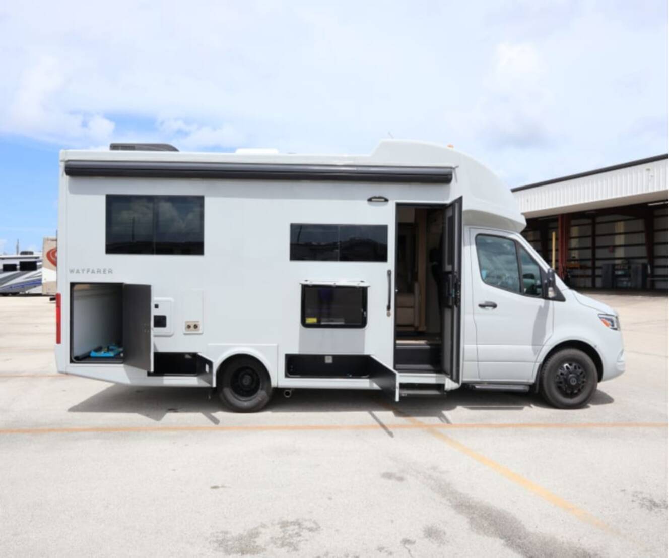A photo of this 2027 Tiffin WAYFARER 25XLW