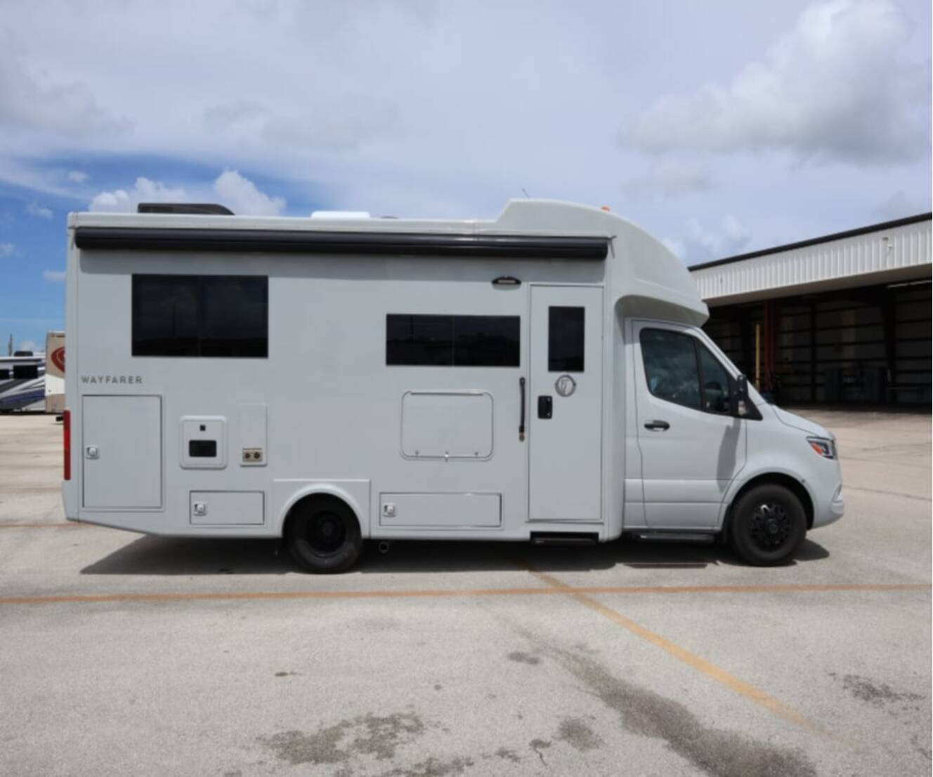 A photo of this 2027 Tiffin WAYFARER 25XLW