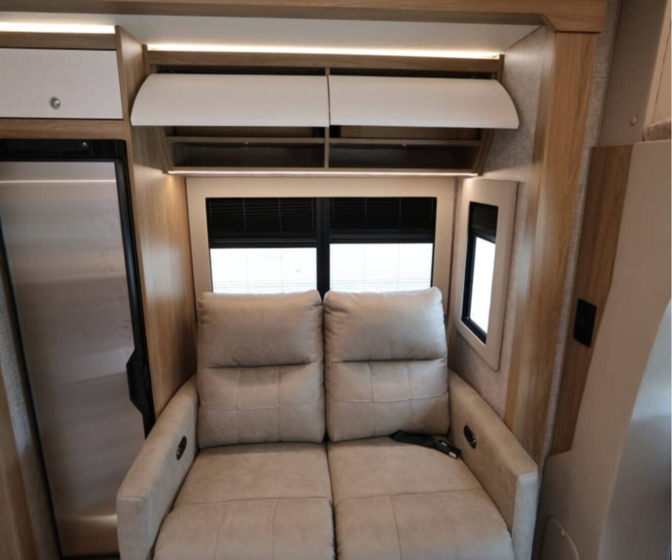 A photo of this 2027 Tiffin WAYFARER 25XLW